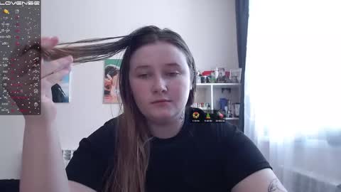 light_lunaa online show from March 1, 2025, 5:09 am
