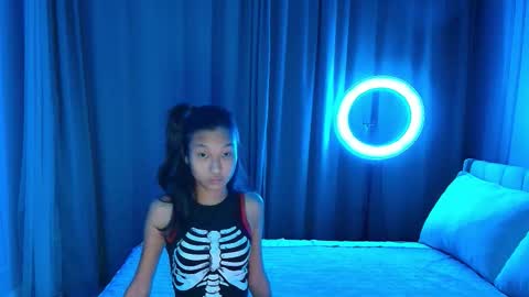 Lihn Pham online show from November 18, 2025, 7:07 pm