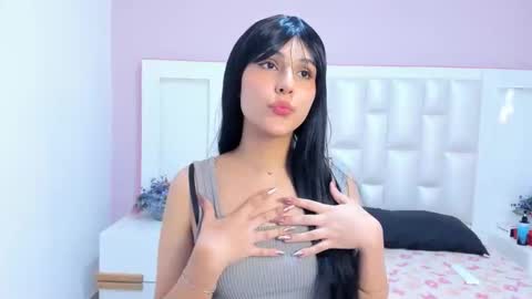 Lia  online show from May 8, 2026, 5:40 pm