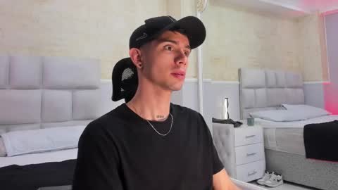 Snapshot of liiamhudson_ chatting on February 4, 2025, 10:21 am L I I A M online show from February 4, 2025, 10:21 am