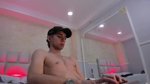 Snapshot of liiamhudson_ chatting on February 10, 2025, 10:20 am L I I A M online show from February 10, 2025, 10:20 am