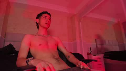 Snapshot of liiamhudson_ chatting on February 18, 2025, 10:27 am L I I A M online show from February 18, 2025, 10:27 am