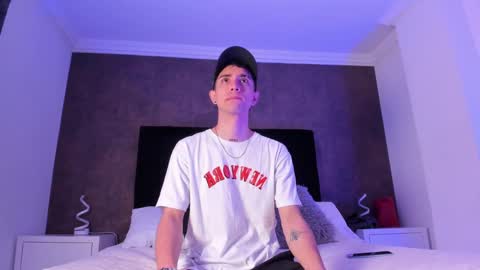 Snapshot of liiamhudson_ chatting on February 19, 2025, 1:51 am L I I A M online show from February 19, 2025, 1:51 am