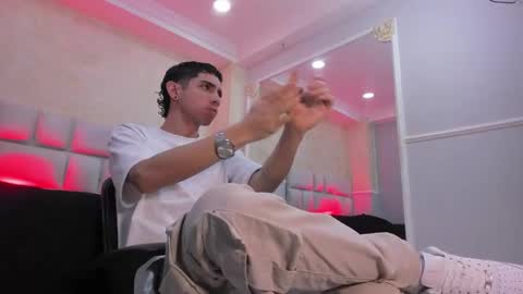 Snapshot of liiamhudson_ chatting on February 20, 2025, 4:50 am L I I A M online show from February 20, 2025, 4:50 am