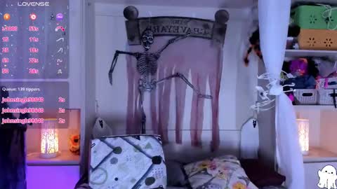         online show from October 23, 2025, 11:42 am