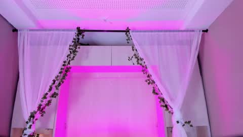         online show from November 27, 2025, 11:45 am