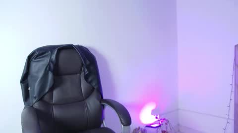 Snapshot of liilithstone chatting on February 7, 2026, 2:43 pm liilithstone online show from February 7, 2026, 2:43 pm