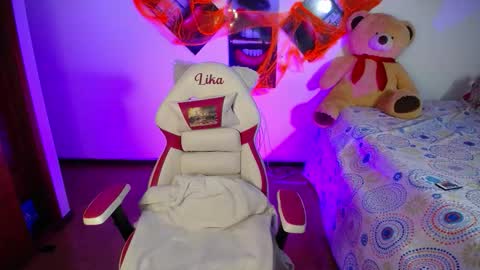 Liika  online show from November 3, 2025, 2:46 am