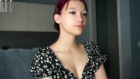 Emi online show from October 23, 2025, 12:04 pm