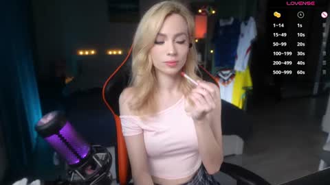 Snapshot of like_pie chatting on June 27, 2026, 3:06 pm Ilona 3 OF online show from June 27, 2026, 3:06 pm