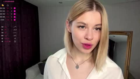 Snapshot of lil_elisa chatting on October 17, 2025, 7:11 am Elisa  online show from October 17, 2025, 7:11 am