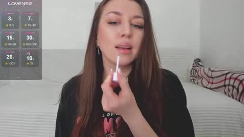 Snapshot of lil_foxy999 chatting on February 3, 2026, 6:22 am Alisa online show from February 3, 2026, 6:22 am