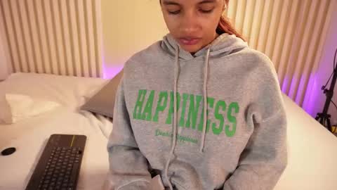 L I L A   online show from February 5, 2026, 4:06 am