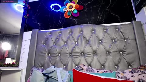   online show from December 12, 2024, 10:45 am