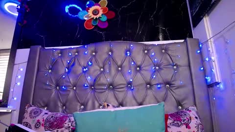   online show from March 12, 2025, 3:40 pm