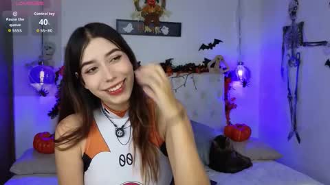 lila_min online show from October 28, 2025, 1:58 pm