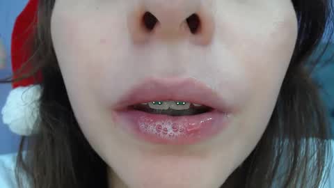 Lilasuni online show from December 4, 2024, 9:57 pm