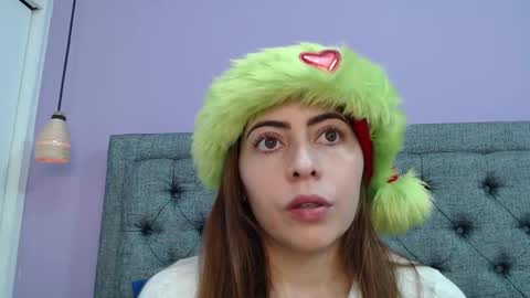 Lilasuni online show from December 1, 2025, 4:01 pm