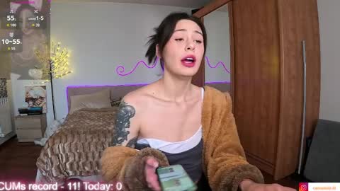 Snapshot of lilcamomile chatting on April 9, 2026, 9:47 am Camomile Lil online show from April 9, 2026, 9:47 am