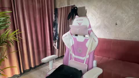 Lili online show from April 9, 2026, 11:48 am