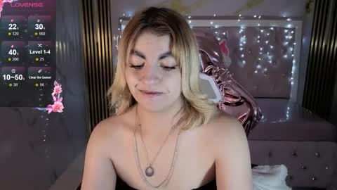 Lili online show from November 11, 2025, 3:28 am