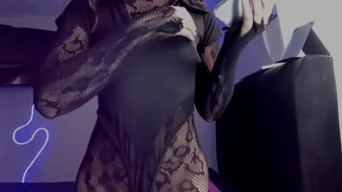 lili_evanss online show from May 25, 2026, 5:52 pm