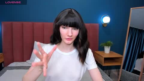 Lilli  follow me kiss online show from March 11, 2025, 2:32 am