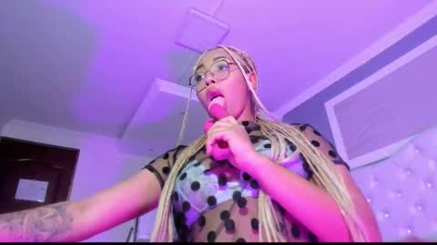 Lili online show from October 6, 2025, 3:59 am