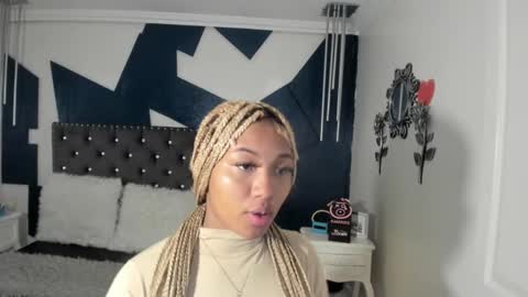 Lili online show from October 19, 2025, 5:13 pm