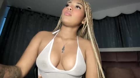 Lili online show from October 22, 2025, 9:58 pm