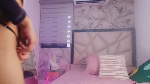 Snapshot of lili_jhonson chatting on February 5, 2026, 11:48 am Lily online show from February 5, 2026, 11:48 am