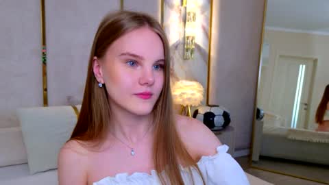 Snapshot of lili_lohan chatting on July 14, 2026, 6:07 am lili_lohan online show from July 14, 2026, 6:07 am