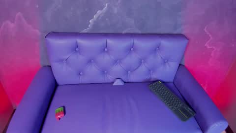 Lili  online show from October 1, 2025, 7:20 pm