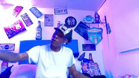 Snapshot of lili_roussi chatting on October 21, 2025, 3:51 am lili_roussi online show from October 21, 2025, 3:51 am