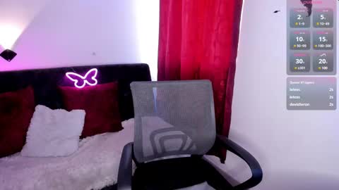 Snapshot of lili_thomson chatting on March 4, 2025, 9:32 pm Nataly online show from March 4, 2025, 9:32 pm