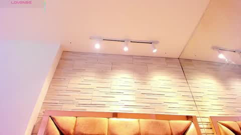 LILIAN  online show from November 14, 2025, 7:45 pm