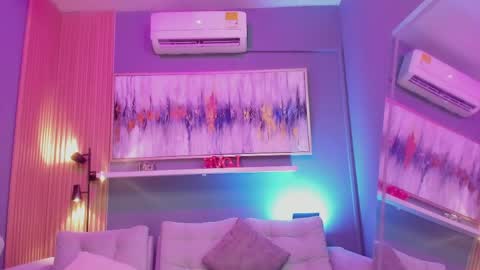 Snapshot of lilian_vergara chatting on April 18, 2026, 5:28 pm holis soy lily chang no olvides el pulgar arriba es muy importante para mi 3 independent model online show from April 18, 2026, 5:28 pm