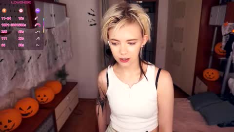 Lilian online show from October 21, 2025, 3:35 pm