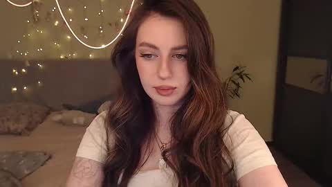 Lilu online show from November 9, 2025, 3:43 pm