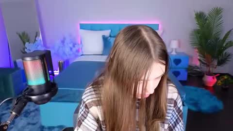 Lili Bakery online show from December 16, 2025, 2:16 am