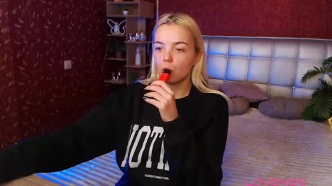 Lilie online show from February 7, 2025, 10:52 pm