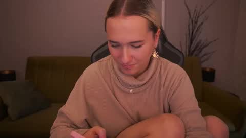 lilielfie online show from October 12, 2025, 1:43 pm