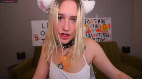 lilielfie online show from October 31, 2025, 11:28 pm