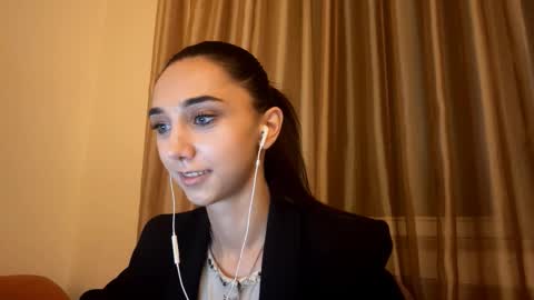 Lina online show from September 24, 2025, 10:13 pm