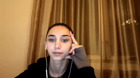 Lina online show from October 5, 2025, 10:07 pm