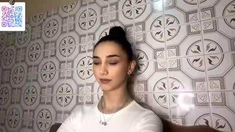 Lina online show from December 2, 2025, 10:27 pm