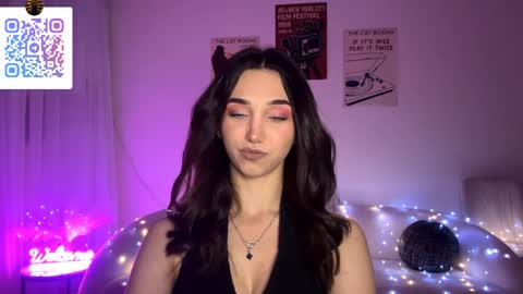 Lina online show from April 4, 2026, 10:51 pm