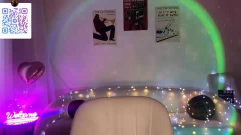 Lina online show from April 21, 2026, 2:51 am