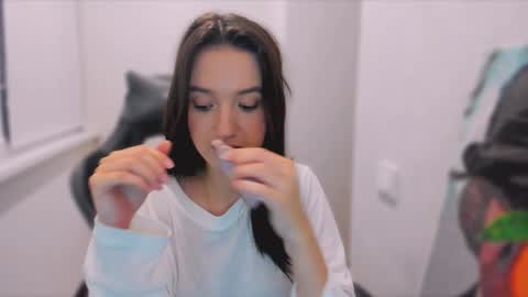 Snapshot of lililaluna chatting on January 14, 2025, 3:36 pm             ...  online show from January 14, 2025, 3:36 pm