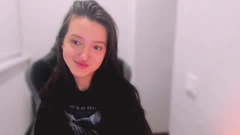 Snapshot of lililaluna chatting on February 1, 2025, 8:37 pm             ...  online show from February 1, 2025, 8:37 pm